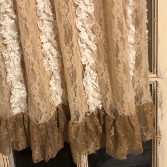 Lacy dress - Picture 3 of 7